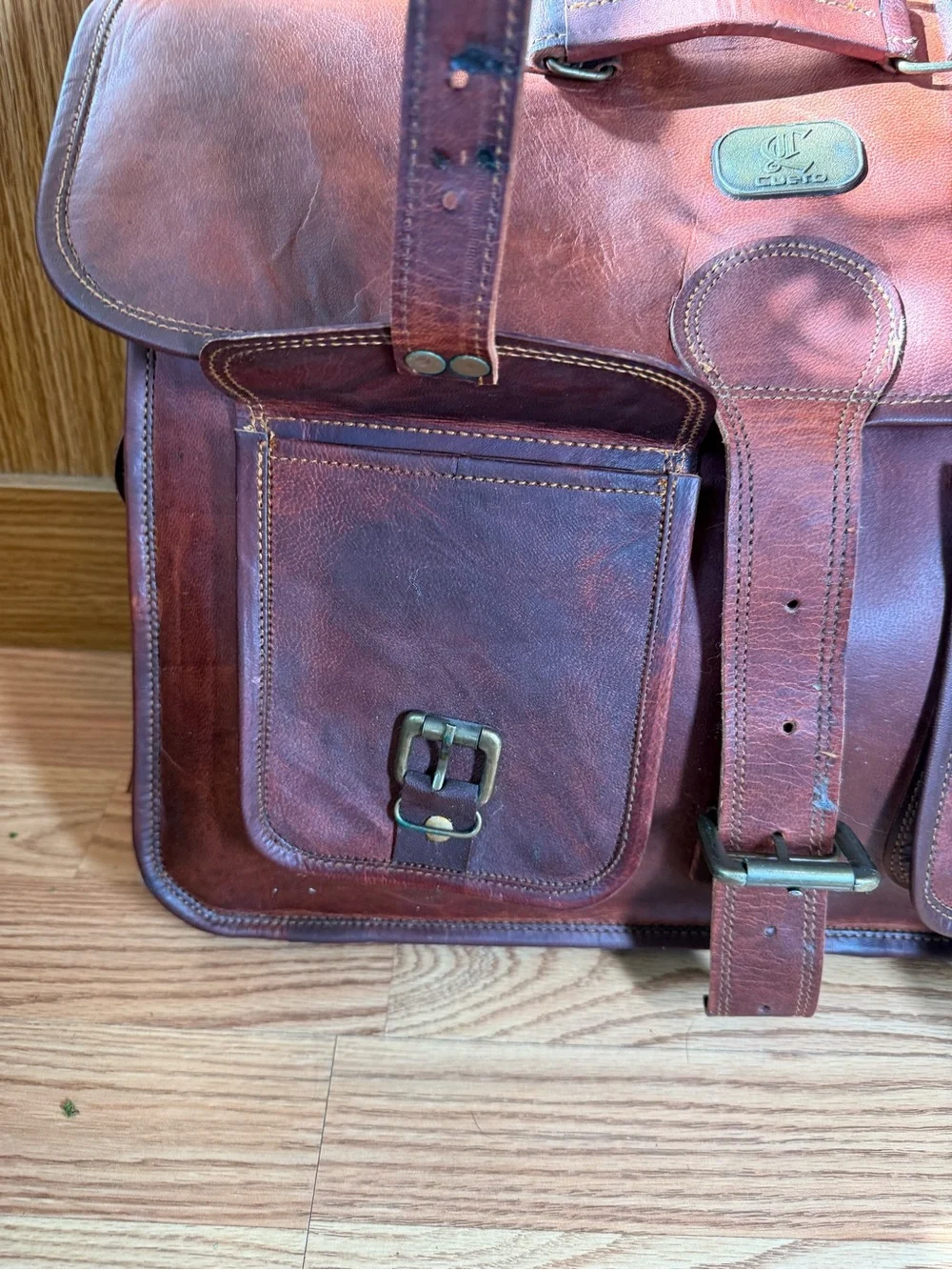 Cuero brand Vintage Leather Laptop Messenger Bag.Never used. Has long strap